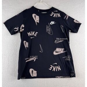 Nike Sportswear Boys M Black Club Energy AOP Logo Short Sleeve T Shirt